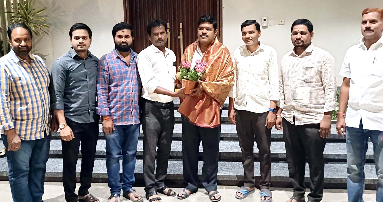 భద్రేశ్వరుని ప్రతిష్ట పెంచాలి