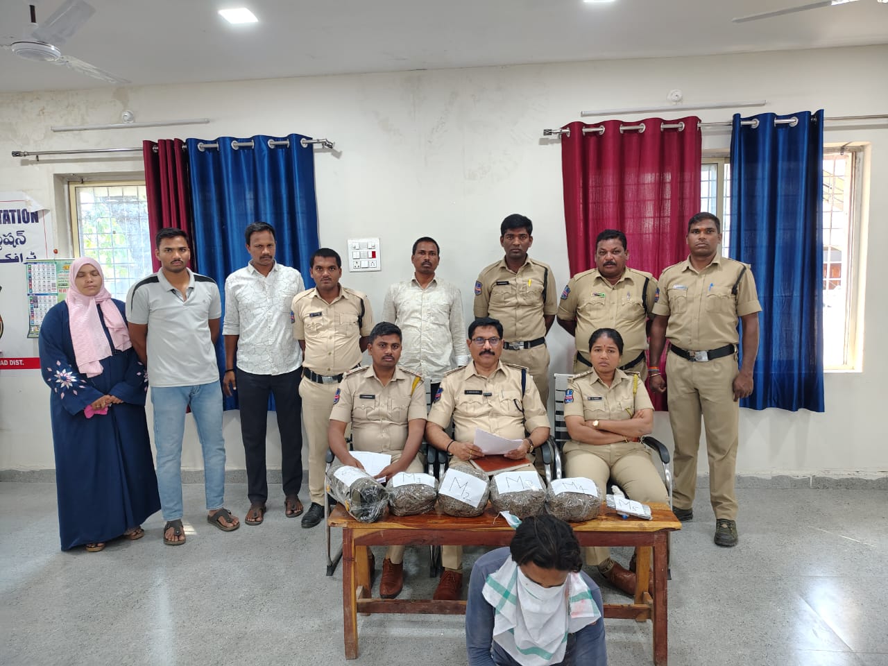 గుట్టుగా గంజాయి విక్రయాలు..!