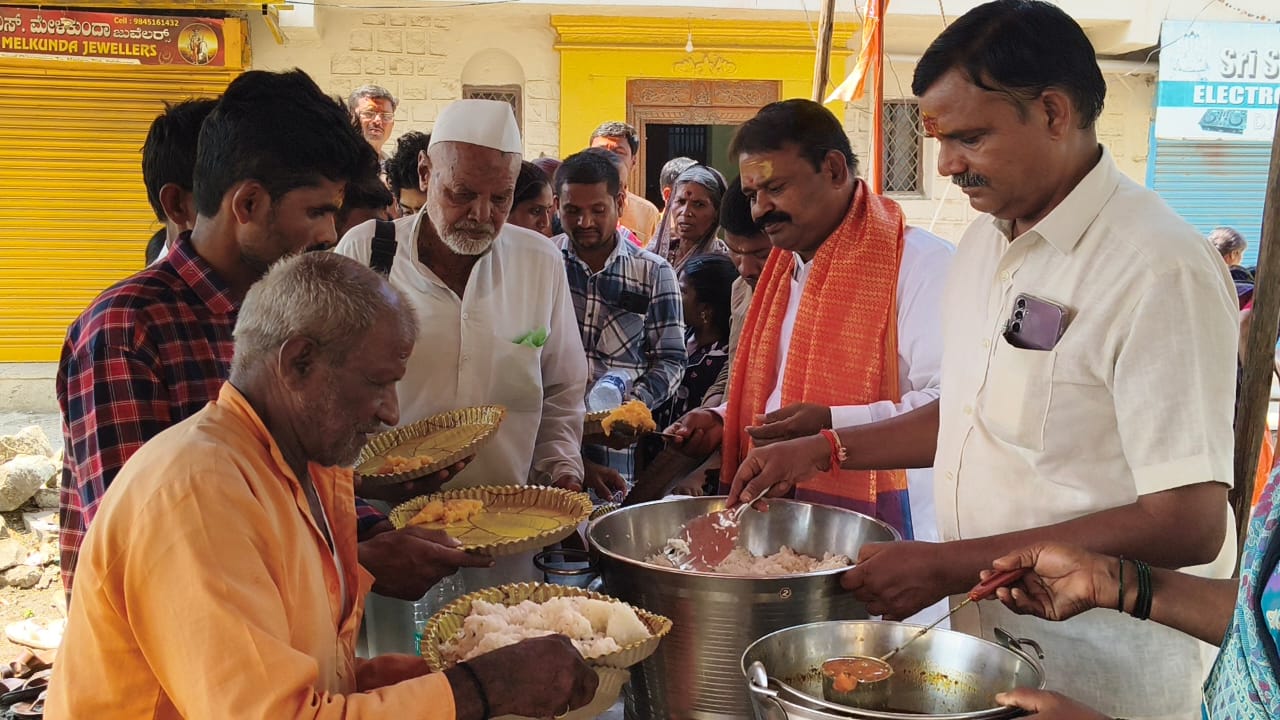 దత్తాత్రేయుని సేవలో విఠల్‌ నాయక్..!