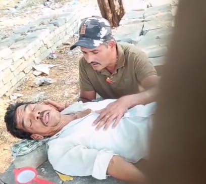 గుండెపోటుతో కుప్పకూలిన కూలీ