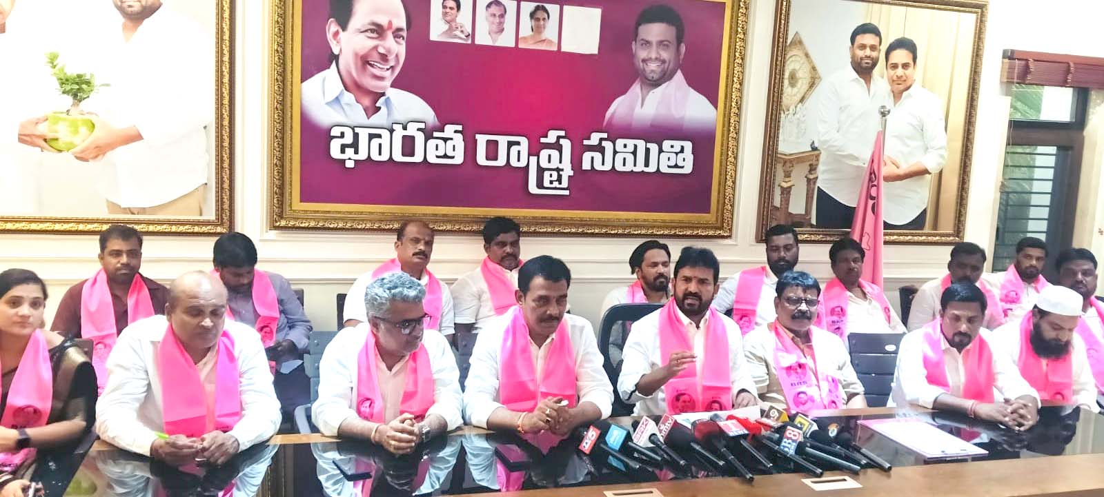 ప్రభుత్వ పథకాలను అమ్ముకుంటున్న సర్కార్