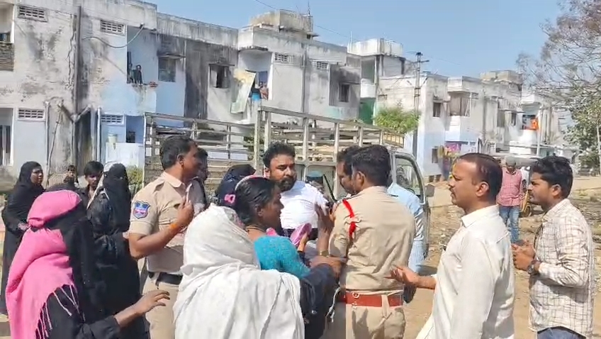 ఉద్రిక్తంగా బీఆర్ఎస్ కౌన్సిలర్ అరెస్టు
