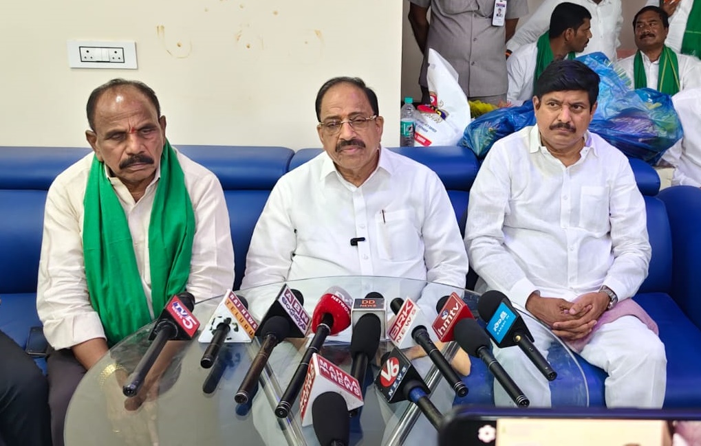 కేంద్రానివి చిల్లర రాజకీయాలు