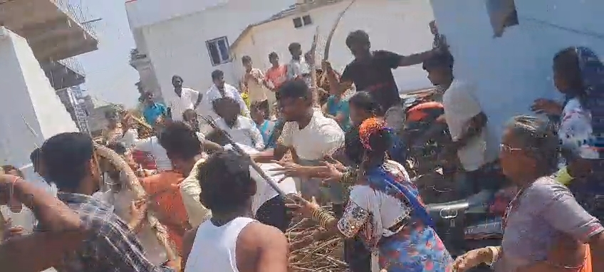 కర్రలతో కొట్లాట..!