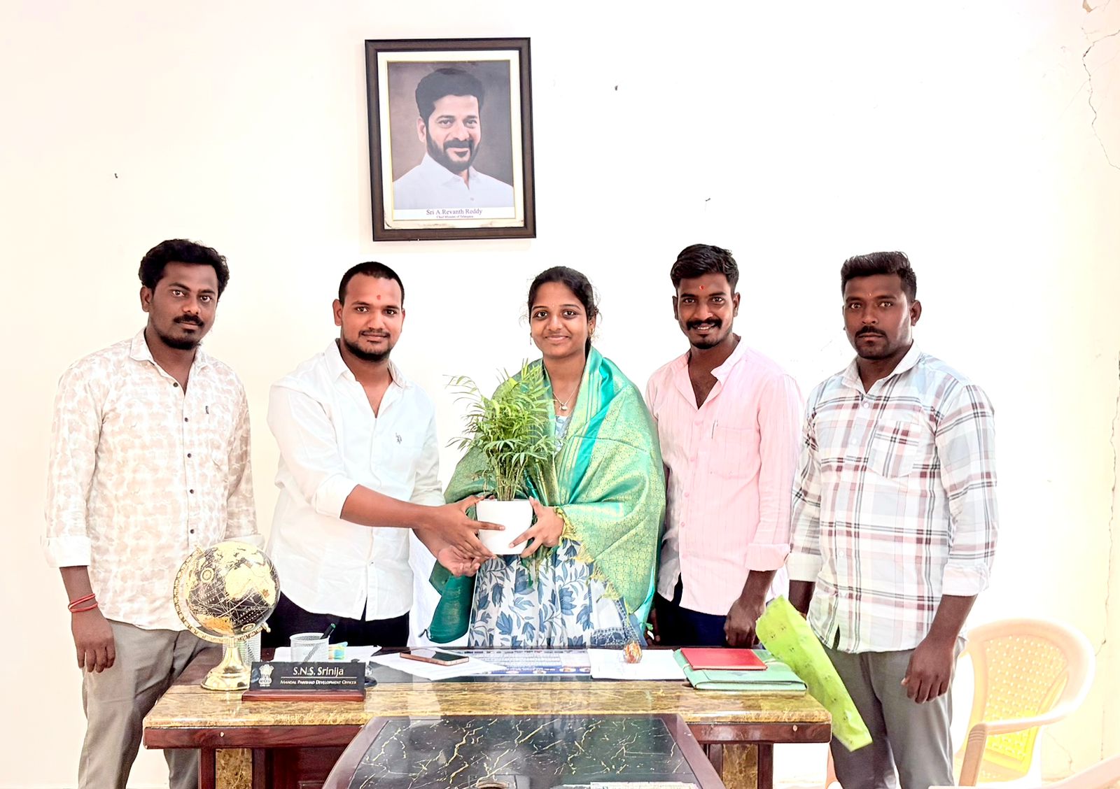 పేర్కంపల్లికి గ్రామ సెకట్రరిని నియమించండి