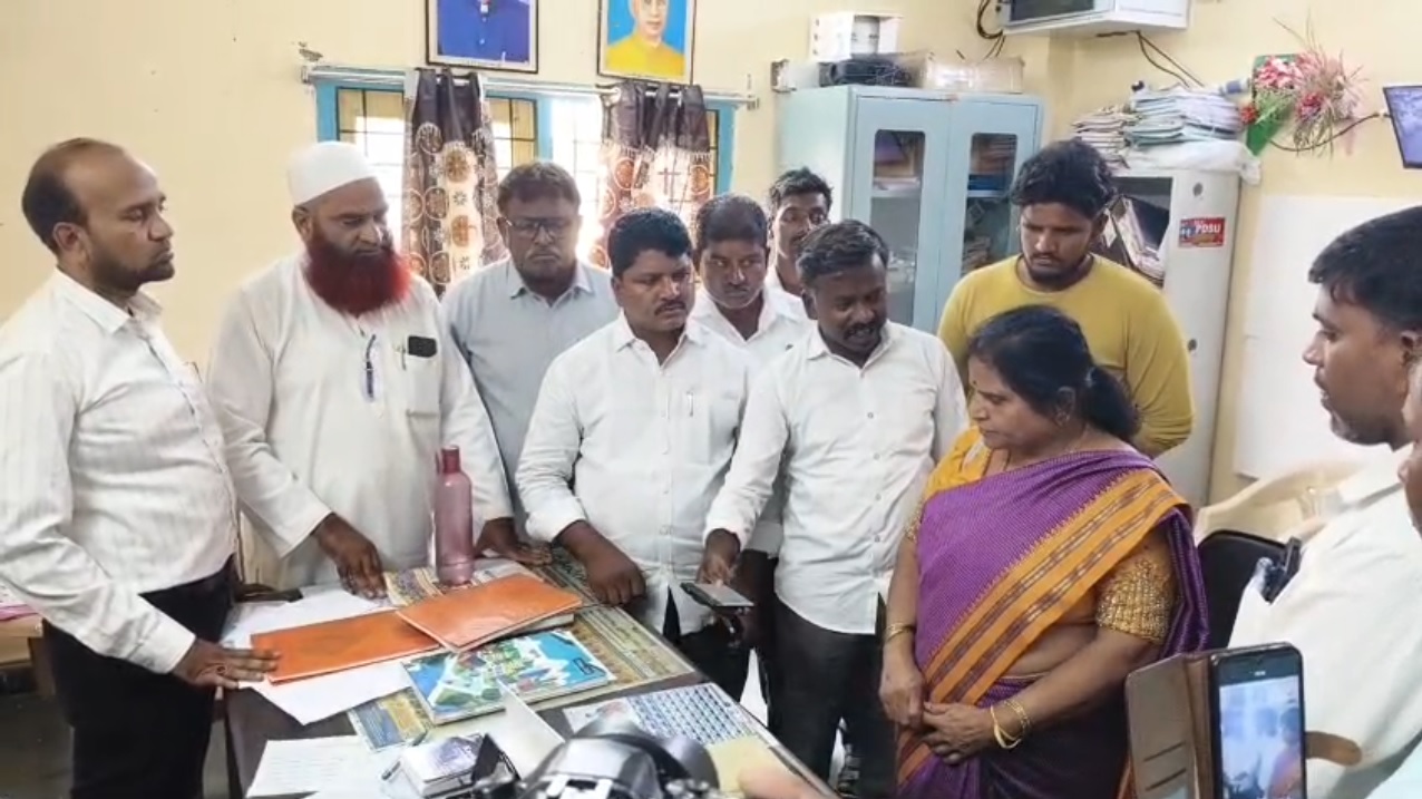 శ్రీచైతన్య చీటింగ్..!
