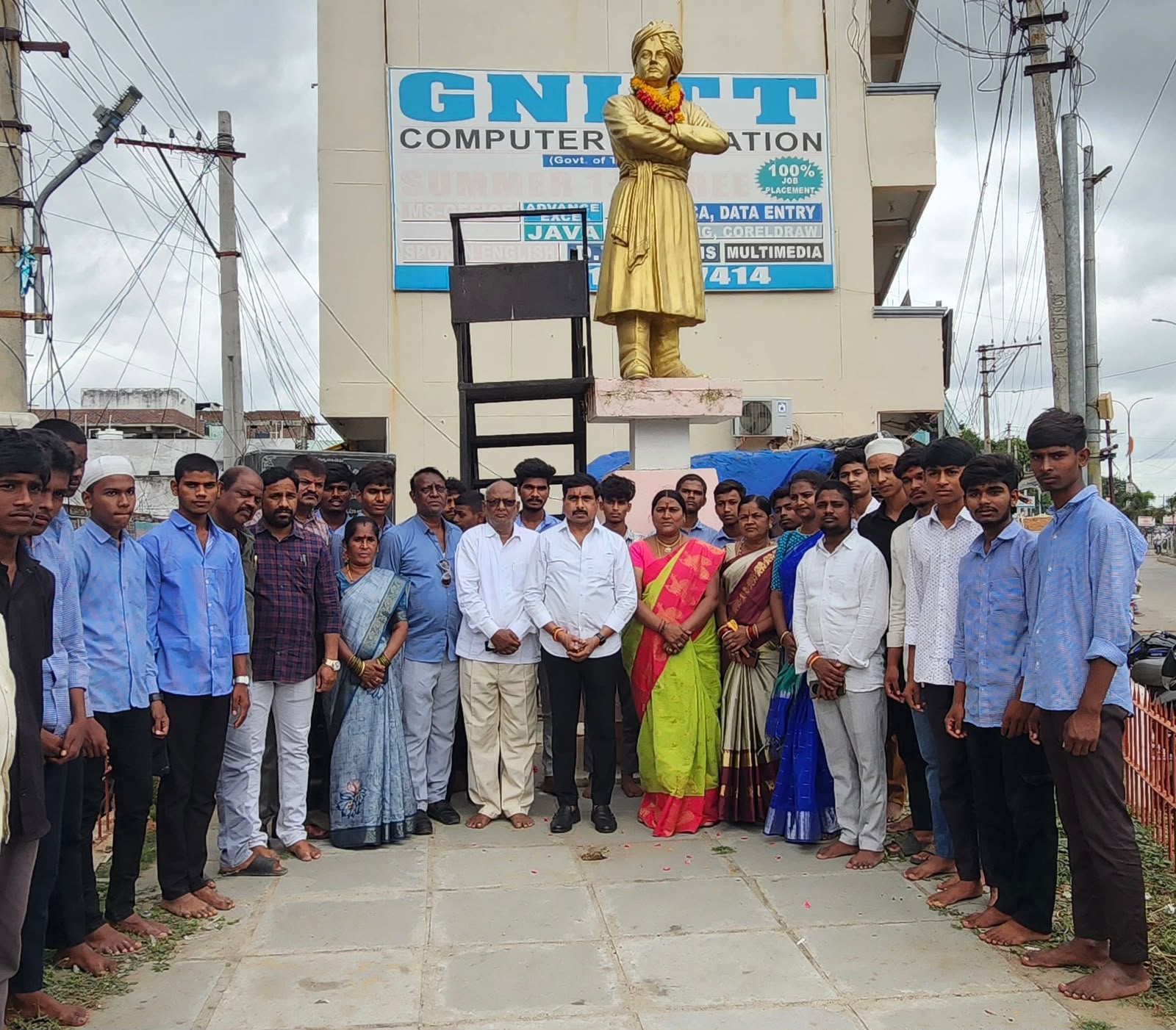 యువతకు మార్గదర్శి స్వామి వివేకానంద