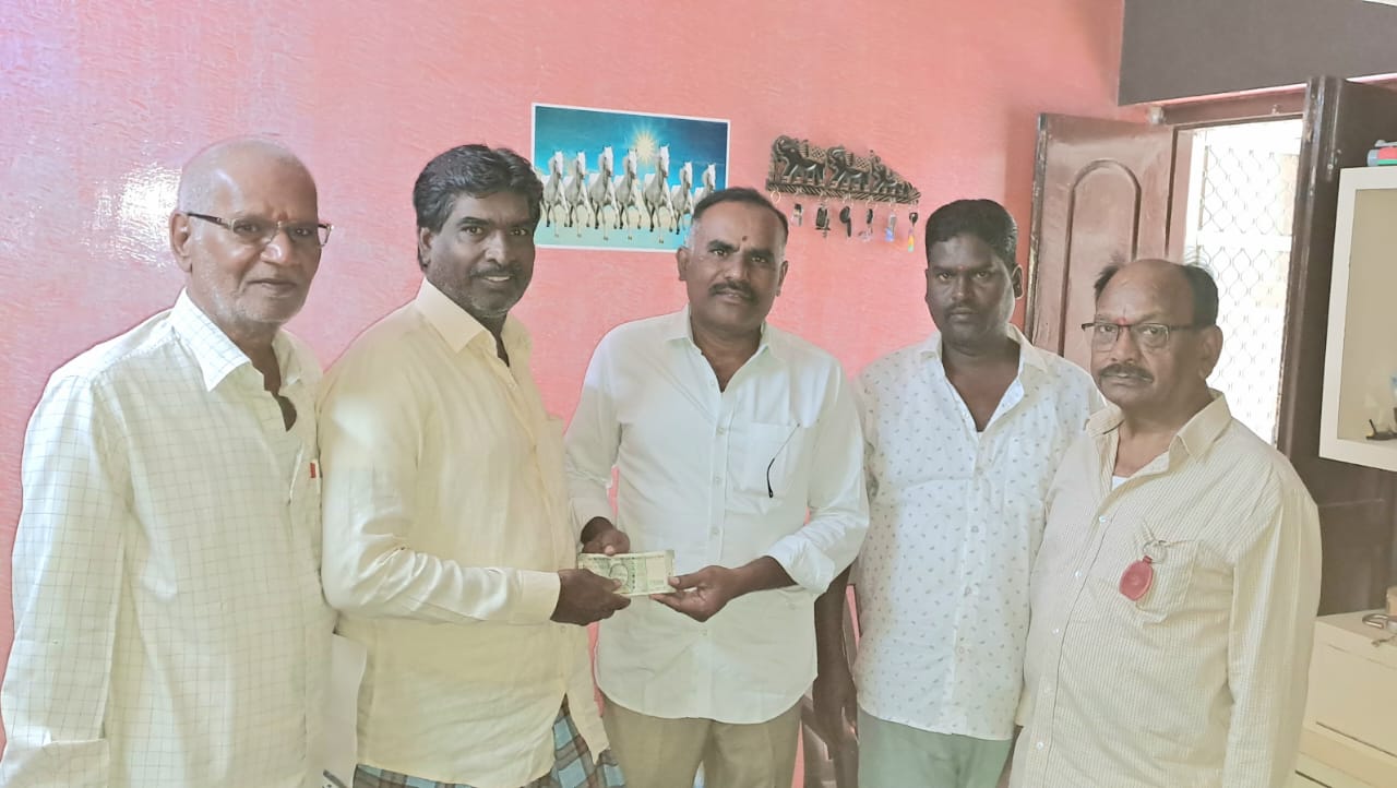 రాములోరి సేవలో చిరు వ్యాపారి..!
