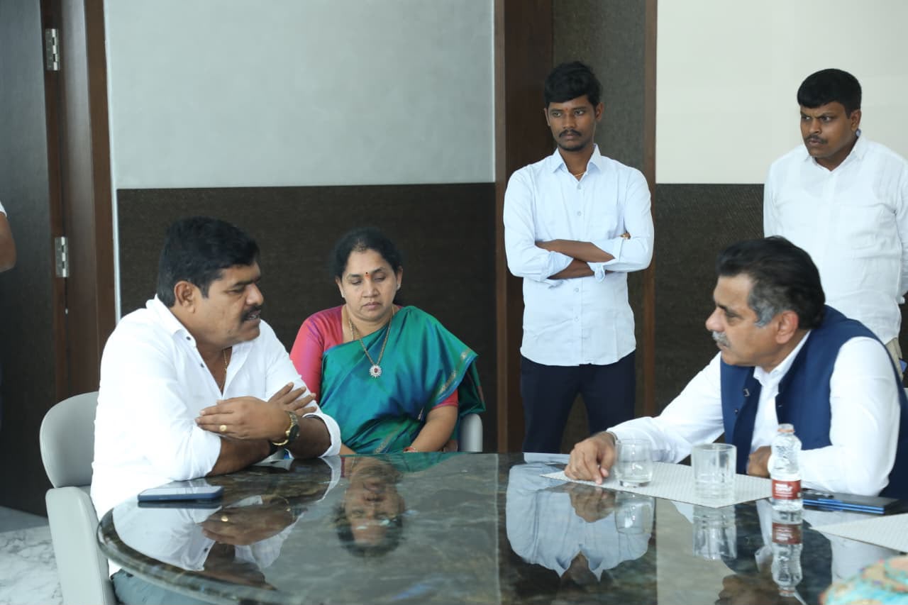 బుయ్యని 'శ్రీనివాస్ రెడ్డి అడుగులు' ఎటువైపు