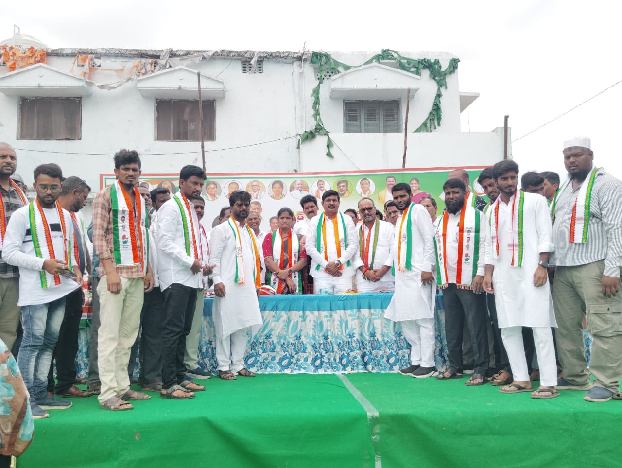 హస్తం గూటికి చేరిన గులాబీ నేతలు