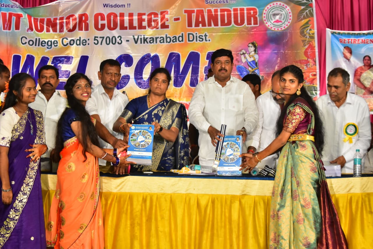ఇంటర్‌ నుంచే జీవిత లక్ష్యాలను నిర్దేశించుకోవాలి