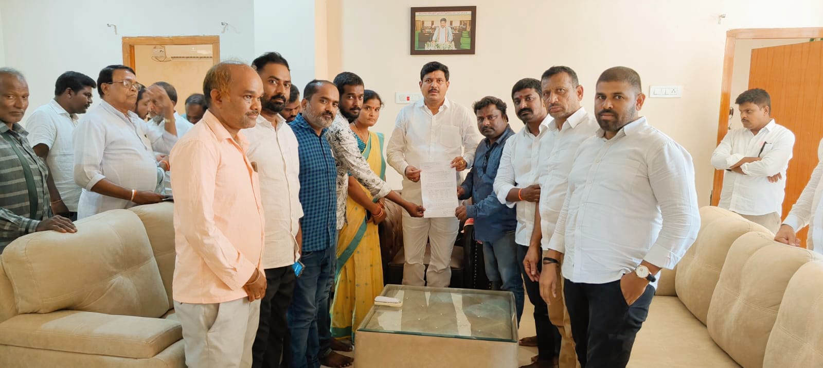 ఔట్‌సోర్సింగ్ ఉద్యోగుల వేతనాల్లో కోత వద్దు..!