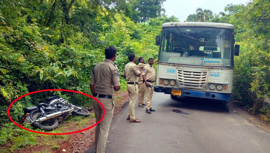 ఆర్టీసీ బస్సు, బైకు ఢీ..!