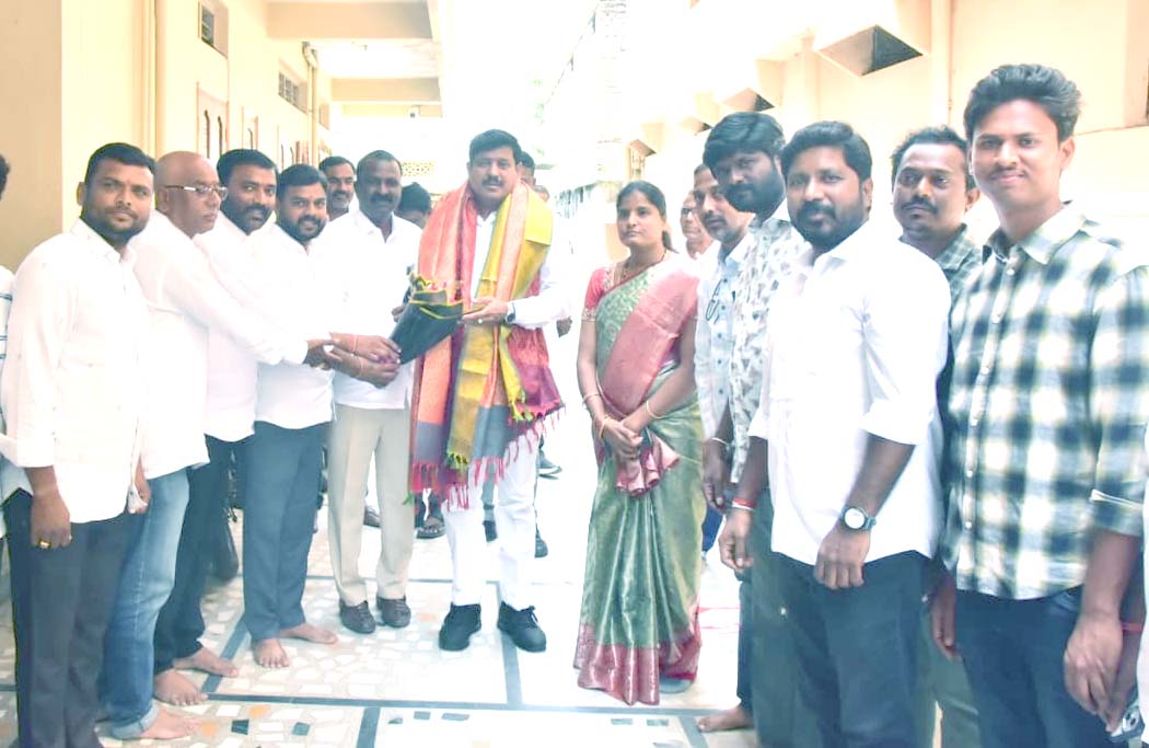 స్థలాల విలువల తగ్గింపులో ఎమ్మెల్యే కృషి