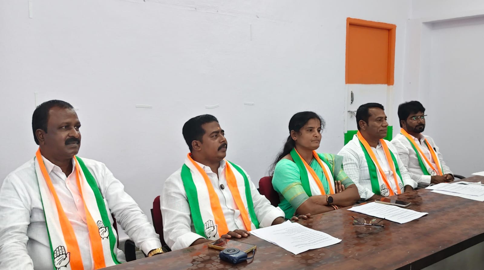 బుయ్యనిపై బురదజల్లితే.. ఖబడ్దార్‌..!