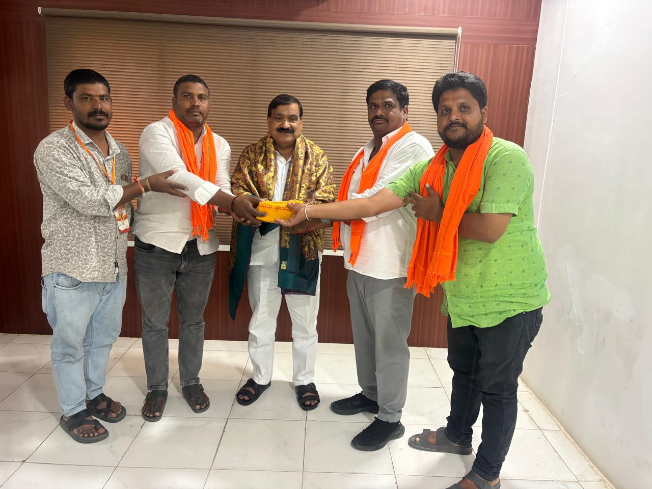 హిందూ ఉత్సవ సమితికి చీఫ్‌ విప్ విరాళం..!